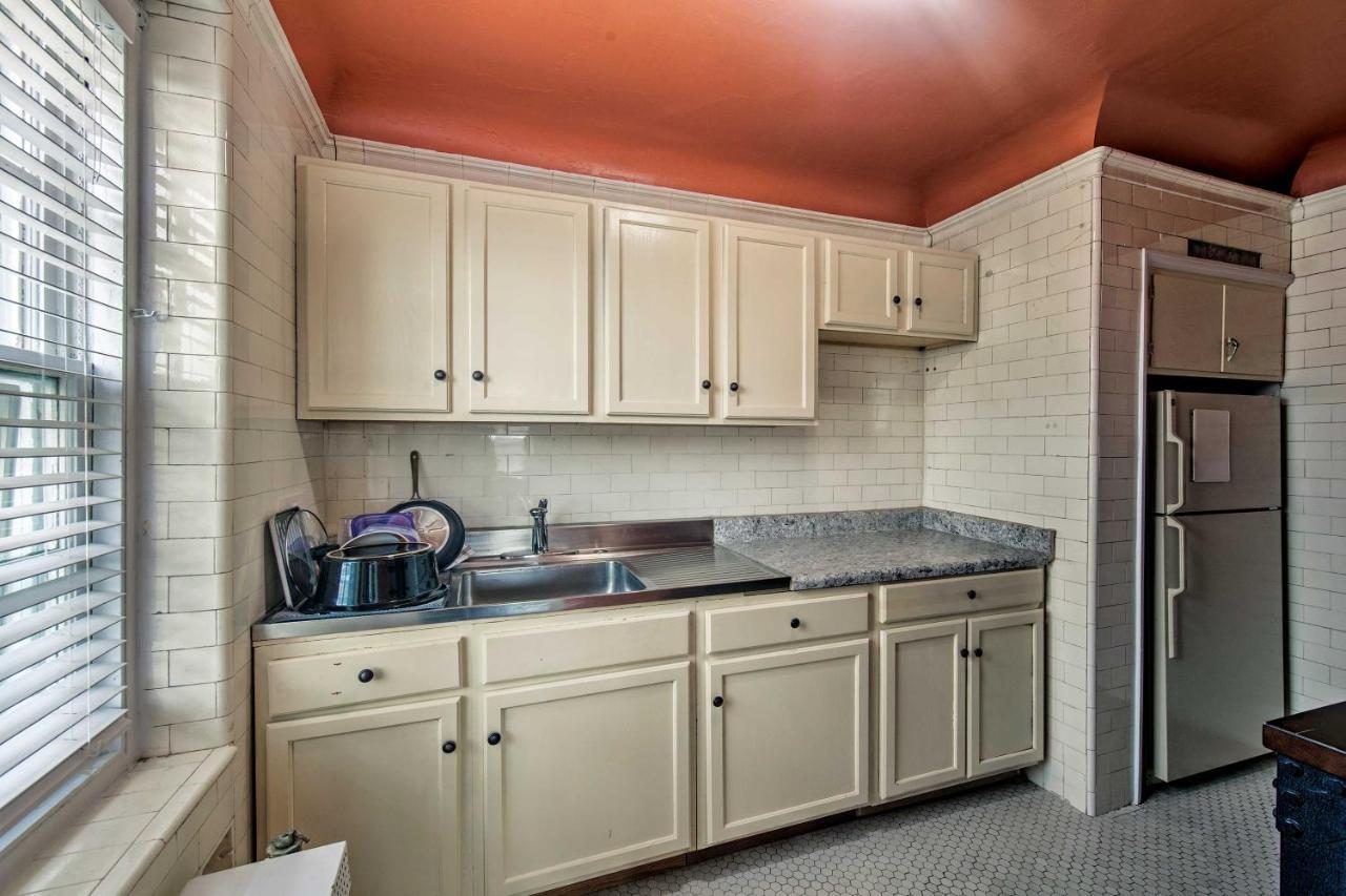 Reading Apt, Walk To Shops, Dining And City Park! Exterior photo